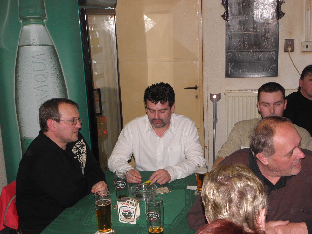 Místostarosta a starosta (bílá košile) 